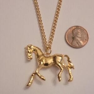 GOLDEN HORSE PENDENT 18" CHAIN....FINE QUALITY